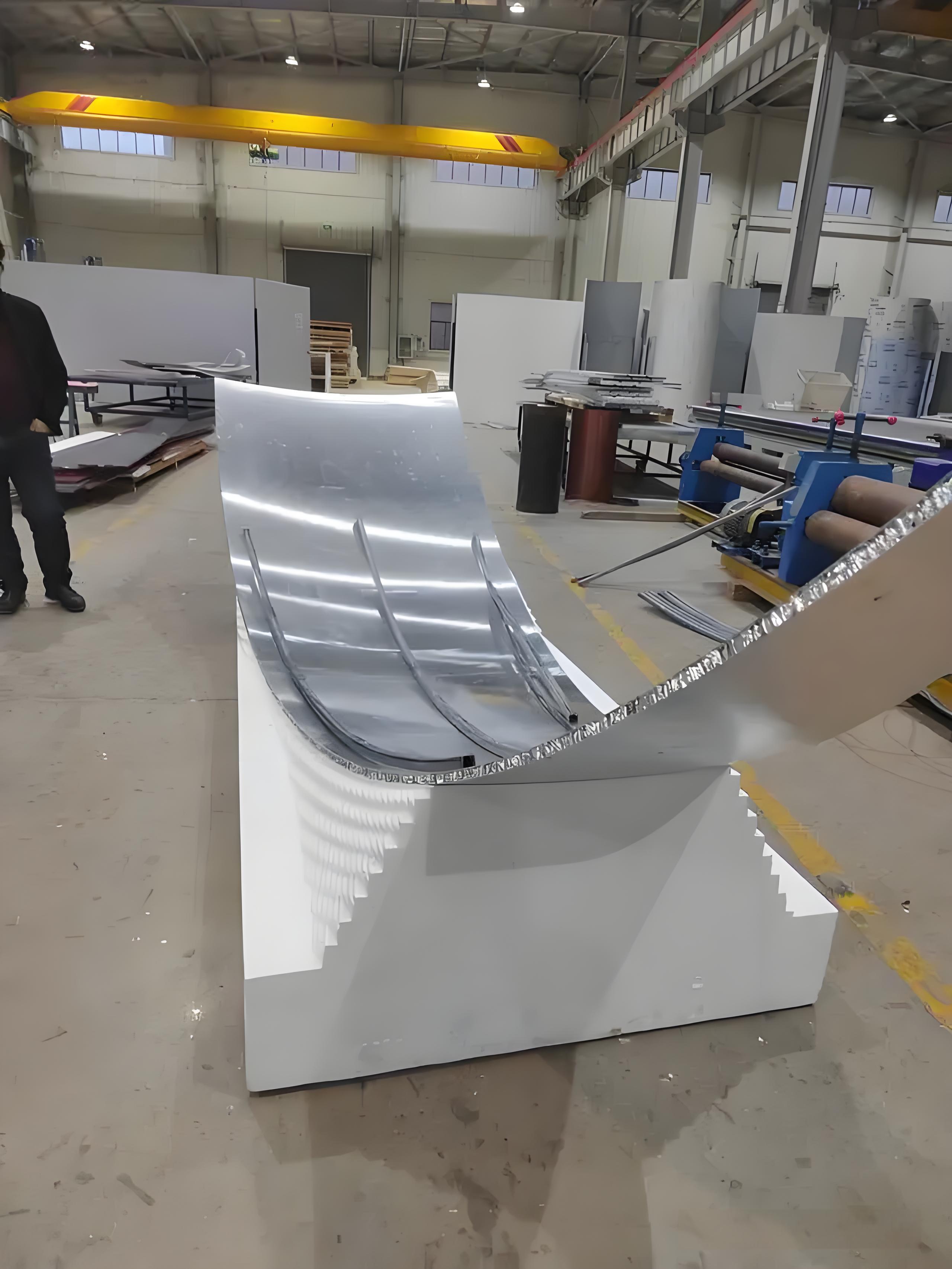 Phân tích toàn diện việc sản xuất khó khăn cao của các tấm tổ ong cong từ bốn khía cạnh